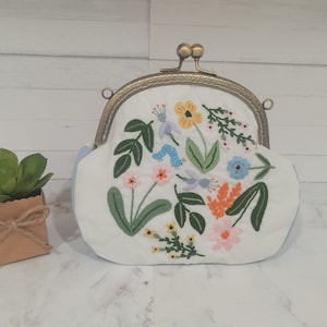 Flower Garden Hand brodé Purse, Change Purse, Cosmetics Bag, Hand Sewing, Coin Purse, Wallets