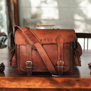 Porte-documents personnalisé en cuir pour ordinateur portable pour ordinateur portable, sac bandoulière monogramme pour ordinateur, cadeaux personnalisés pour garçons d'honneur
