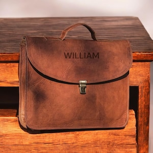 Maletín de cuero personalizado para portátil, bandolera con monograma para hombre, ideal como regalo de Navidad para padrinos de boda.