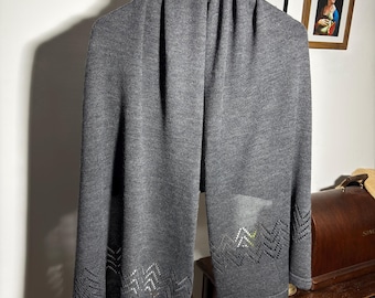 Sciarpa oversize in maglia 100% lana merino, scialle avvolgente in pizzo grigio antracite, sciarpa grande in maglia