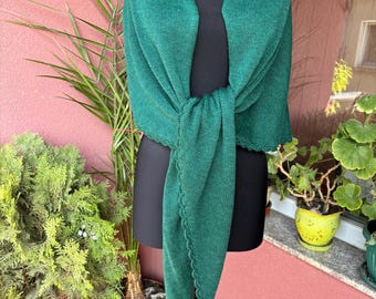 Grande scialle triangolare verde scuro in lana merino – Morbido scialle lavorato a maglia fatto a mano