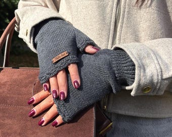 Guantes sin dedos de crochet: Calentadores de brazos de lana gris oscuro