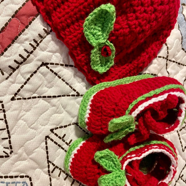 Handmade Strawberry Baby shoes, baby booties crochet, strawberry baby shoes