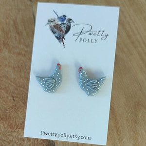 Studs de pollo / Gris con manchas / Arcilla polimérica hecha a mano / Joyería de pollo / Hecho en Australia / Chica de granja / Pwetty Polly / imagen 1