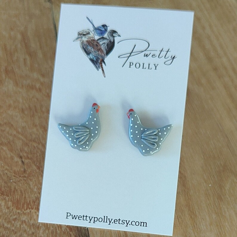 Studs de pollo / Gris con manchas / Arcilla polimérica hecha a mano / Joyería de pollo / Hecho en Australia / Chica de granja / Pwetty Polly / imagen 1