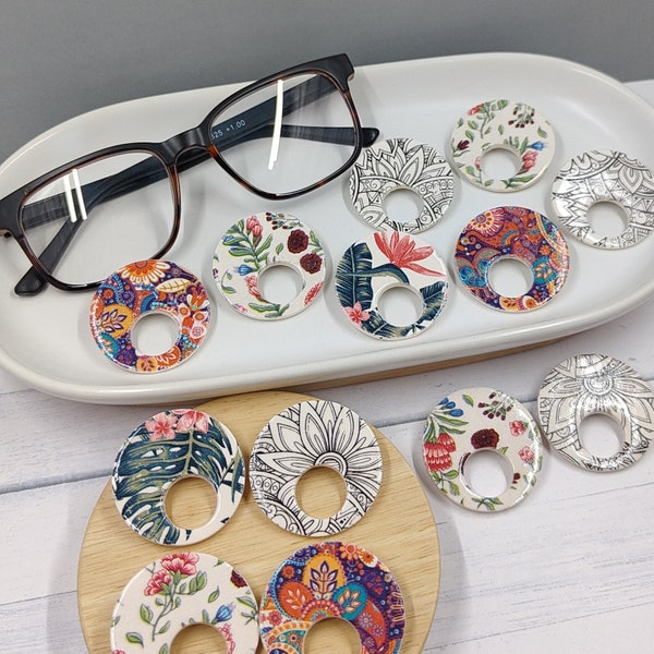 Broche tenant des lunettes | Broche en pâte polymère | Cadeau pour professeur | Porte-lunettes | Fait main | Pwetty Polly |