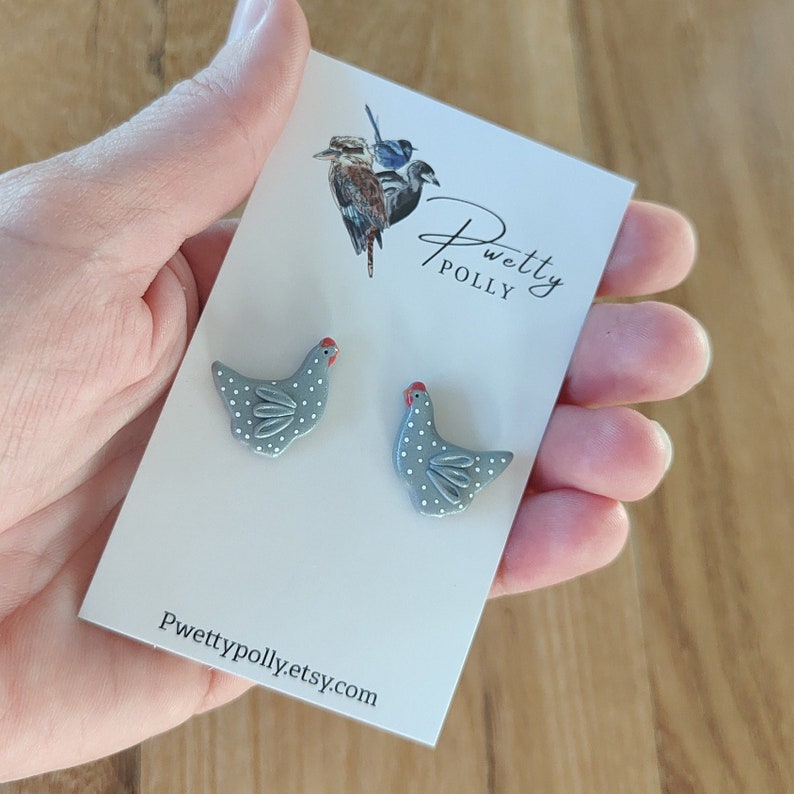 Studs de pollo / Gris con manchas / Arcilla polimérica hecha a mano / Joyería de pollo / Hecho en Australia / Chica de granja / Pwetty Polly / imagen 2