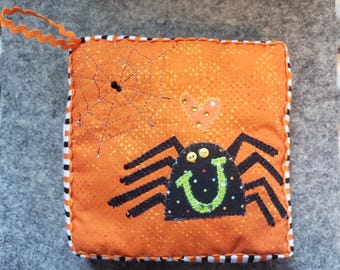 Großes Nadelkissen, Ostern und Halloween