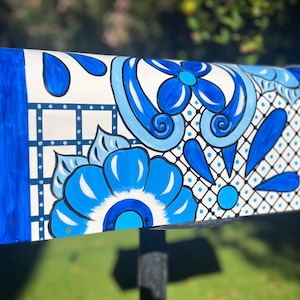 Talavera Mailbox: Metall Post-Mount Individuell bemaltes Blaues Dekor im mexikanischen Stil, Kobaltblau, personalisierbar Kostenlos
