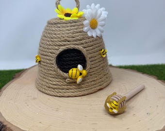 Bee Hive Centerpiece , Bee Skep , Honey Bee Hive Decor , Fake Honey Bee Hive Centerpiece , Honey Bee Decoration , Farmhouse Honeybee