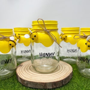 Mason Jar Hunny Pot Centerpiece , Pint size Mason Jar , Winnie the Pooh Centerpieces , Bee Party Mason Jars