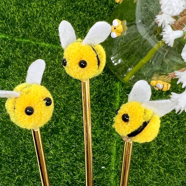 Bumble Bee Toppers for Baby Shower , Mommy to Bee Favors , Bee Centerpiece Sticks