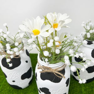 Hand Painted Cow Print Mason Jar - Cow Mason Jar Centerpieces - Animal Party Decor - Barn Animal Party - Farm Animal Party Decor