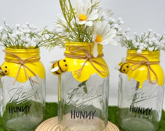 Mason Jar Hunny Pot Centerpiece , Quart size Mason Jar , Winnie the Pooh Centerpieces , Bee Party Mason Jars , Winnie the Pooh Baby Shower