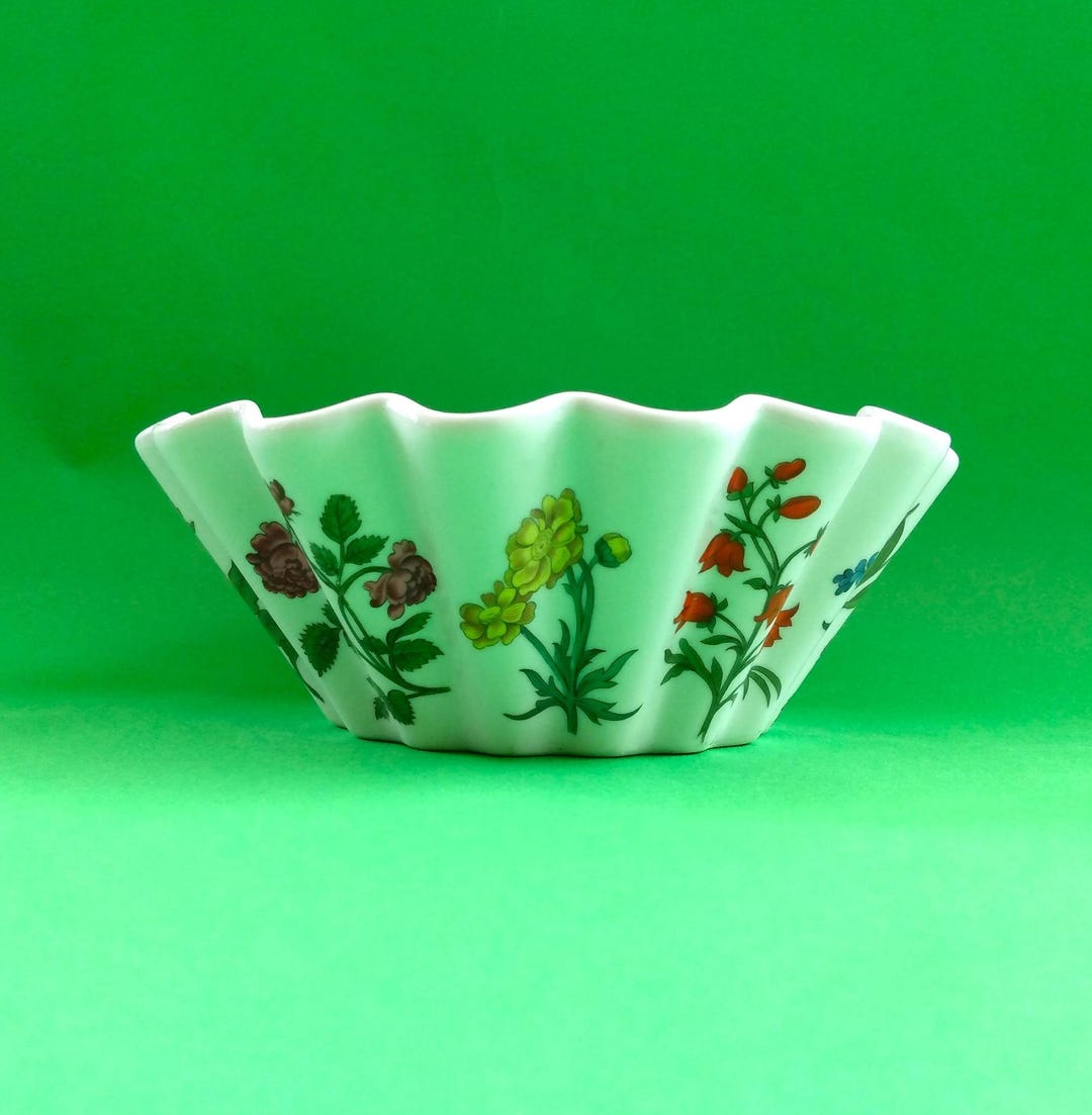 Pot avec couvercle en porcelaine