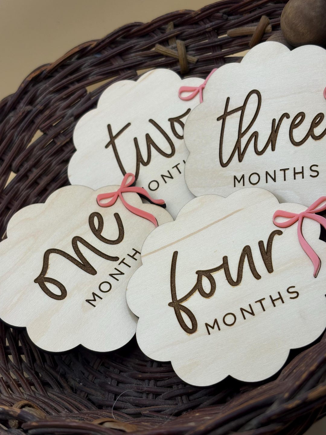Cute Scalloped Vintage Bow Baby Monthly Milestone Signs | Baby Shower ...
