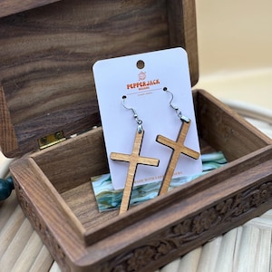 Pendientes colgantes de cruz de madera