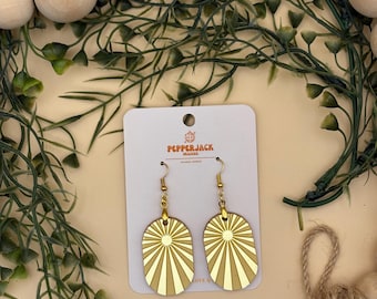Złote akrylowe kolczyki Sunburst: lekka biżuteria w stylu boho