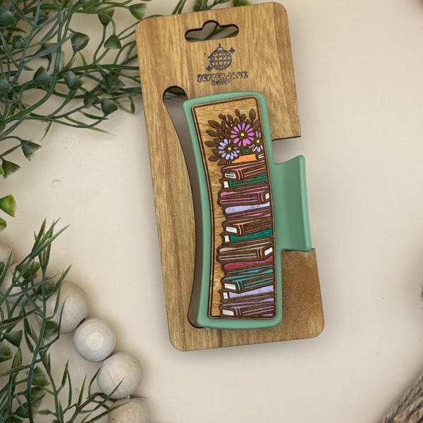 Fermaglio per capelli a forma di libro con decorazioni floreali dipinte a mano: accessorio per amanti dei libri.