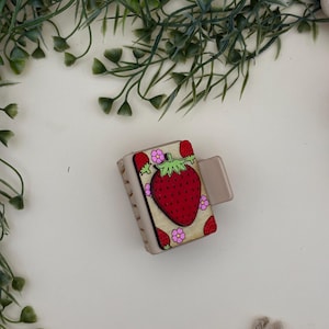 Hand-Painted Strawberry Mini Claw Clip: Lightweight Wood Hair Accessory