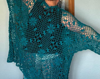 Elegante y fresco: vestido de crochet con encaje floral