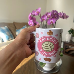 Kubek sublimacyjny Cafecito y Chisme: prezent dla każdego