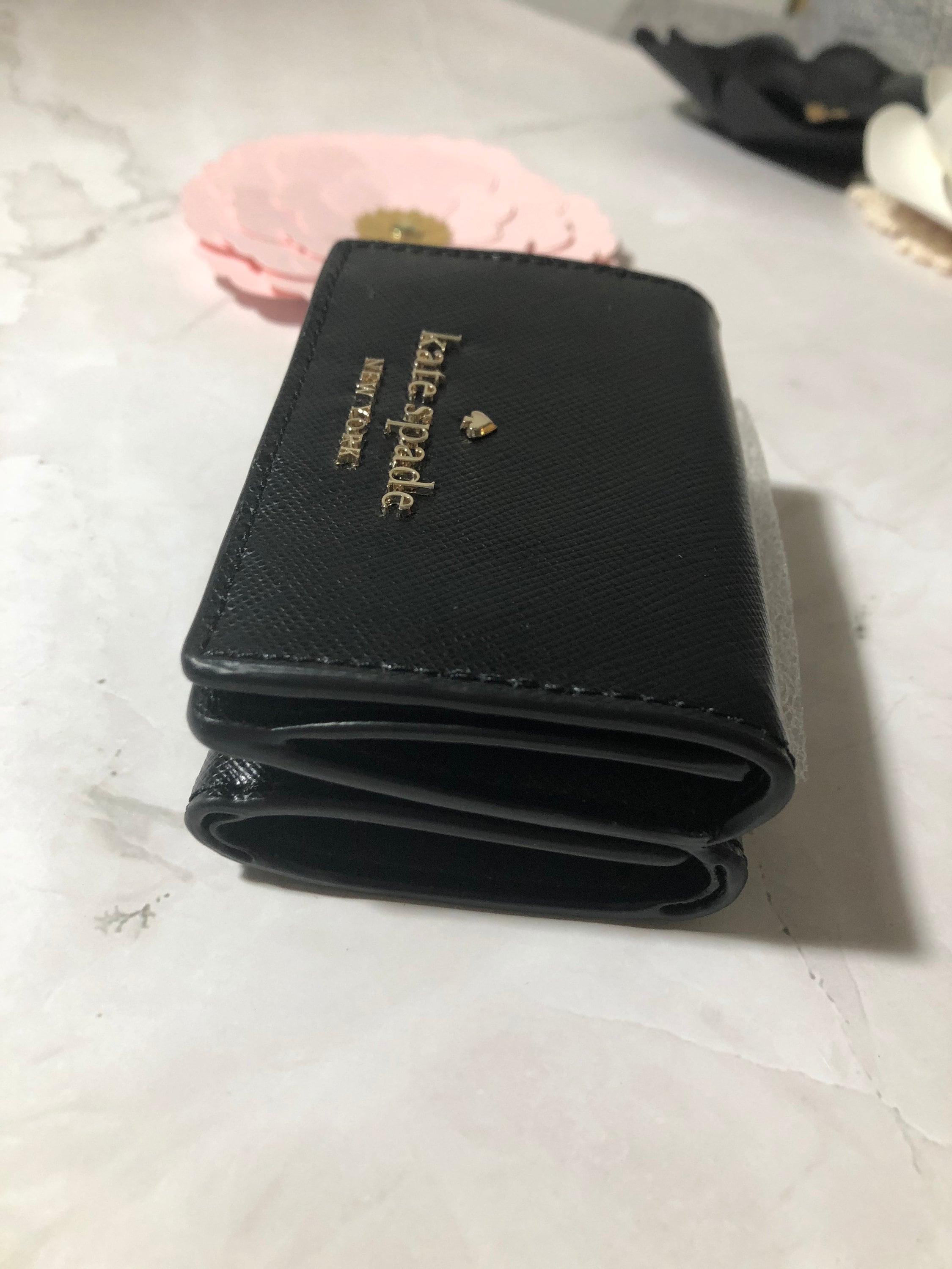 Kate Spade Micro Tri Fold Wallet Eva WLRU6275 black/wrbg (012