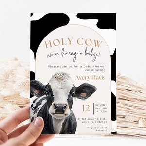 Convite editável para chá de bebê de vaca Vaca sagrada Estamos tendo um chá de bebê Ideias minimalistas Impressão de vaca Convite para chá de bebê de menino Gênero neutro