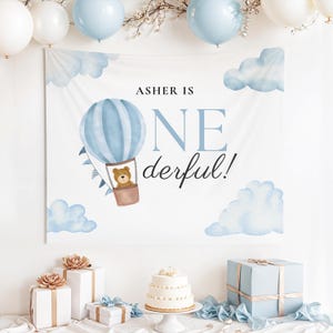 Decorazione di compleanno con mongolfiera Onederful, palloncino blu, sfondo del mondo di Mr Onederful, orsacchiotto, striscione con mongolfiera, primo compleanno di un bambino