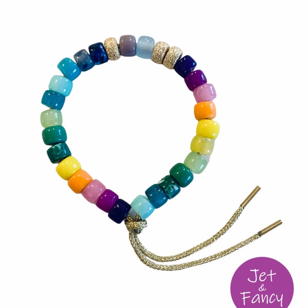 Cravate multicolore en grosse pierre naturelle sur bracelet de perle de poney