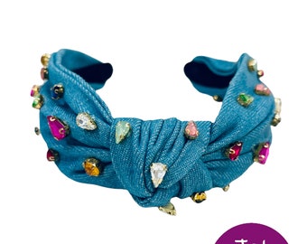 Diadema vaquera anudada con pedrería adornada multicolor