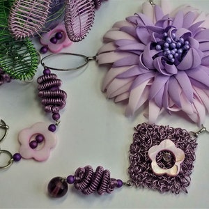 Draht Perlenkette (Unikat!) Perlencollier mit selbstgemachten Blumen.