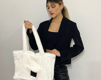 Plush Fabric Tote Bag 2023 Autumn Winter Season New Fashion Very Stylish Trend Soft Sweet Shoulder Bag Large Fluffy Shopper Bag,Women's Gift