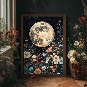 Pode incluir: Uma impress&atilde;o emoldurada de uma lua cheia com uma superf&iacute;cie detalhada, cercada por um campo de flores coloridas em tons de rosa, azul, branco e amarelo. O fundo &eacute; azul escuro com um c&eacute;u estrelado.
