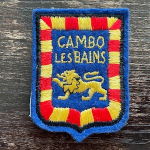 Écusson vintage Cambo Les Bains France avec lion doré brodé souvenir de voyage