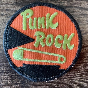 Vintage-Punkrock-Aufnäher mit Sicherheitsnadel – gestickte Rockband-Applikation aus den 1970er/80er Jahren
