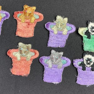 Toppa vintage con gattino ricamato: applicazione novità anni '50 di animale con cappello, trucco di magia