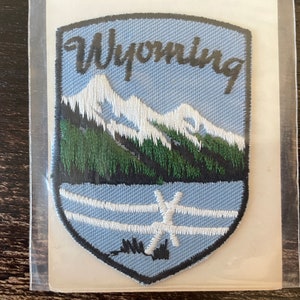 Vintage Patch Wyoming USA NATIONAL PARKS Bears Yellowstone iron on applique patch embroidered Travel Souvenir Wanderlust Gift
