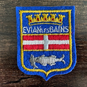 Evian-les-Bains France Vintage Travel Patch: Gesticktes französisches heraldisches Emblem