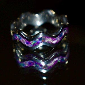 Wave Ring with Opal Inlay and Cremains – Memorial Jewelry