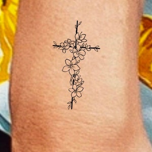 Mari Ink Tattoos  Little floral cross done before lockdown  Facebook