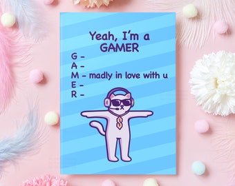 Può includere: Una carta a strisce blu e bianche con un gatto dei cartoni animati che indossa occhiali da sole e cuffie. La carta dice "Yeah, I'm a GAMER" e "G - A - M - madly in love with u - E - R - "