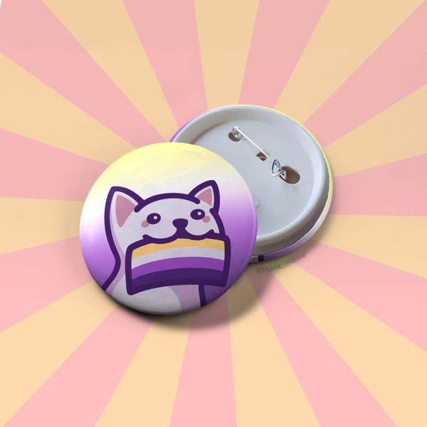 Badge de fierté non binaire | Chat mignon tenant un drapeau Enby Pride | Fierté LGBTQ+ | Cadeau pour le Mois de la fierté ou du coming out