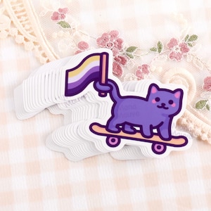 Adesivo Non-Binary Pride: Enby Cat sullo skateboard - Vinile impermeabile