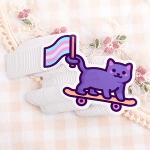 Trans Pride Cat Skateboardklistermärke: Vattentät vinyl HBTQ+-dekal