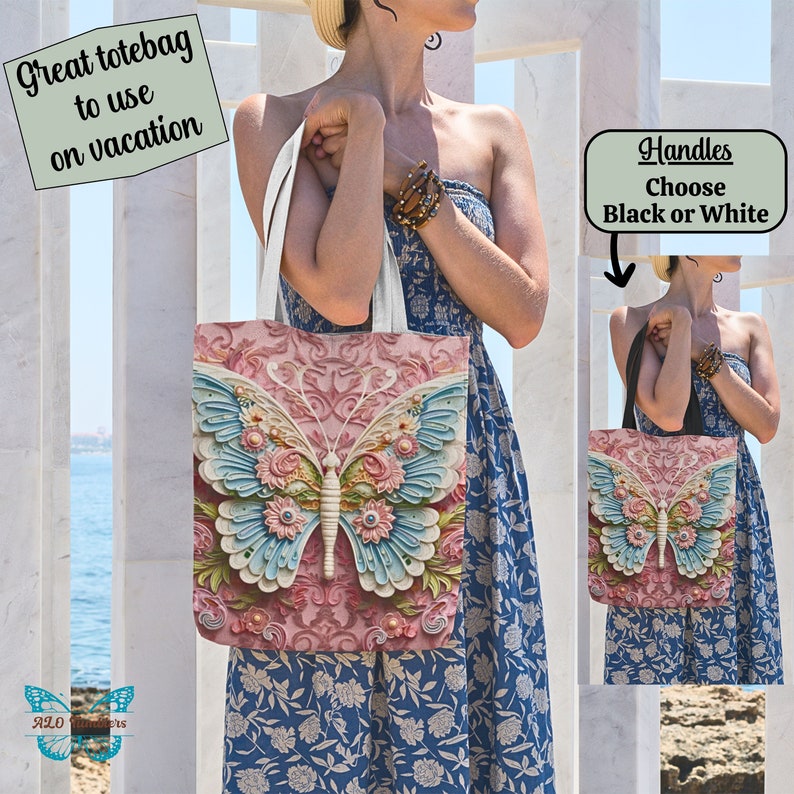 K&ouml;nnte beinhalten: Tragetasche mit Schmetterlingsdesign. Die Tasche hat einen rosa Hintergrund und einen detaillierten Schmetterling in Blau-, Rosa- und Cremet&ouml;nen. Der Text "Great totebag to use on vacation" ist sichtbar. Erh&auml;ltlich mit schwarzen oder wei&szlig;en Griffen.