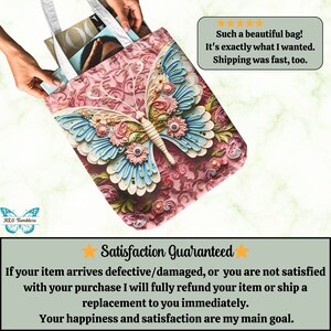 K&ouml;nnte beinhalten: Eine Tragetasche mit einem gro&szlig;en Schmetterlingsdesign in Blau, Rosa und Creme. Der Schmetterling hat florale Akzente auf einem rosa floralen Hintergrund. Die Tasche hat wei&szlig;e Tr&auml;ger und ist mit B&uuml;chern gef&uuml;llt.
