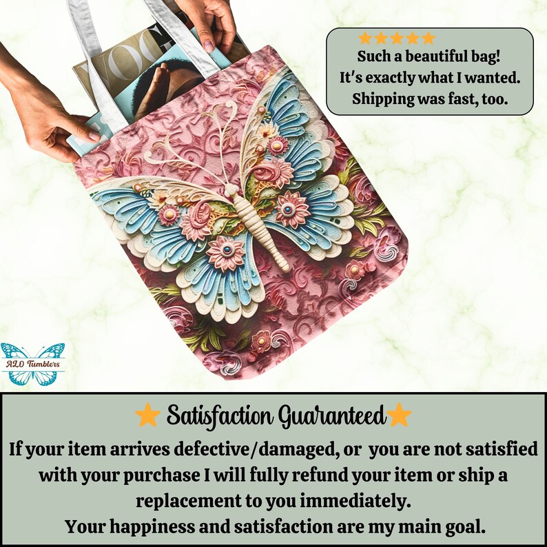 K&ouml;nnte beinhalten: Eine Tragetasche mit einem gro&szlig;en Schmetterlingsdesign in Blau, Rosa und Creme. Der Schmetterling hat florale Akzente auf einem rosa floralen Hintergrund. Die Tasche hat wei&szlig;e Tr&auml;ger und ist mit B&uuml;chern gef&uuml;llt.