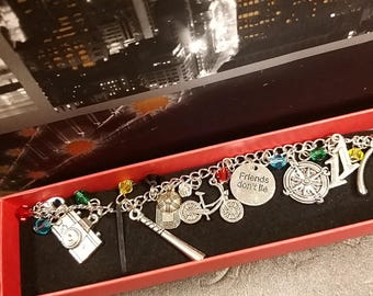 Pulsera con dije inspirada en Stranger Things