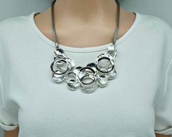 Chunky Silver Circle Statement Necklace: Bold Elegant Design